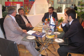 مدیر عامل وقت ایرانول؛دکتر کاسه چی در پانزدهمین نمایشگاه بین المللی نفت و گاز
